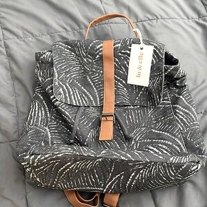 LU + ELLE - THE PARADISE PALM BACKPACK BEACHLY subscription box fall 2021